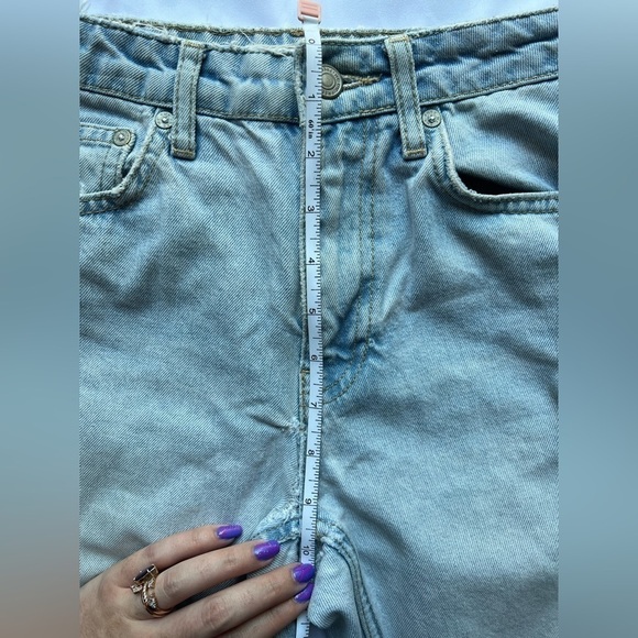We The Free Lightwash Denim Mom Jeans 24 - Picture 6 of 11